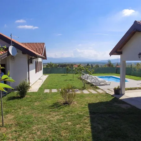Holiday Ena Vikendica *